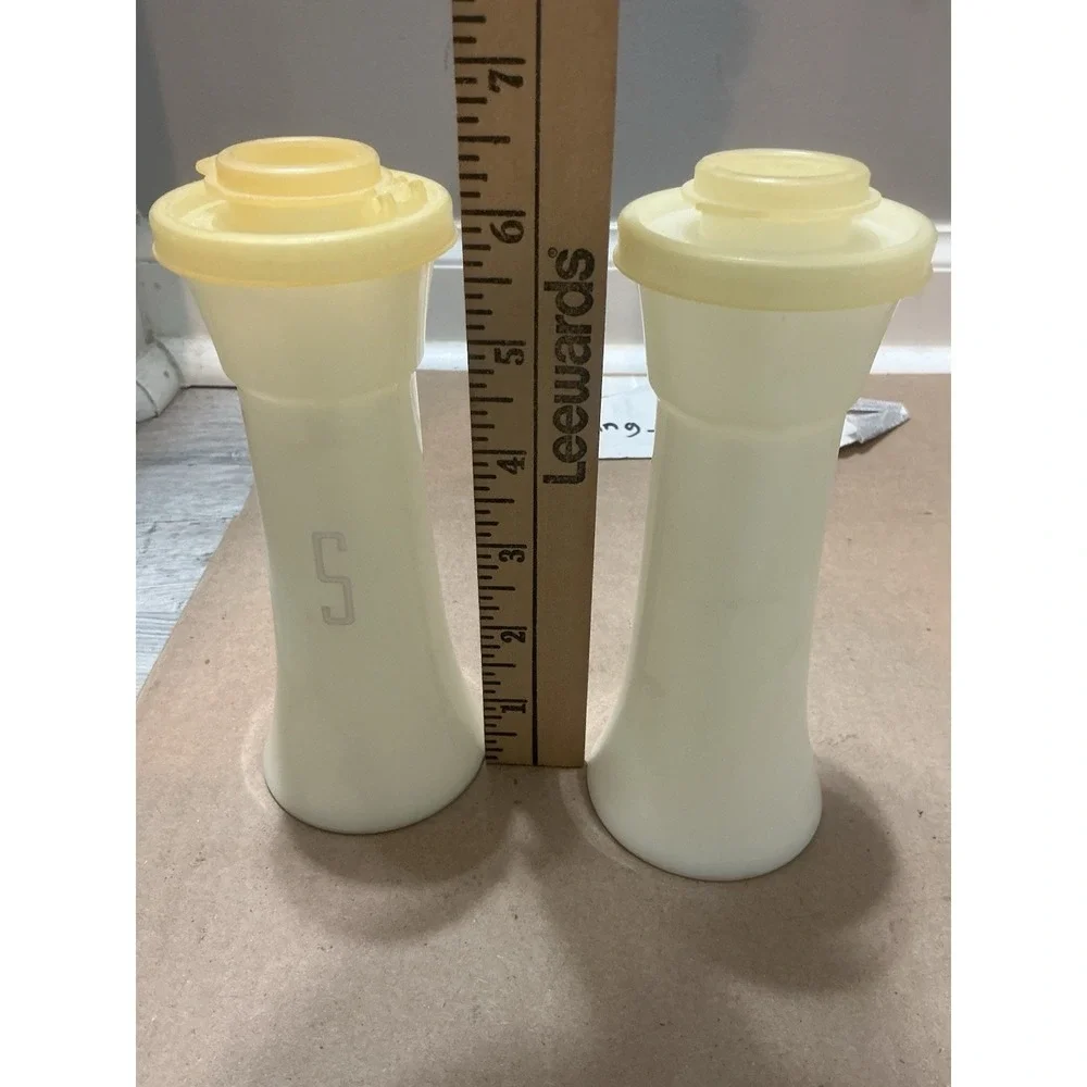Tupperware Vintage Hourglass Salt and Pepper Shakers, 6.5